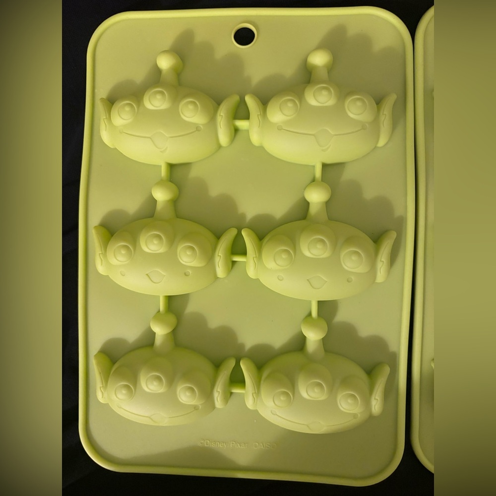 Disney Toy Story Aliens Green Silicone Mold Cake - Ice Tray .Light green 2 pz